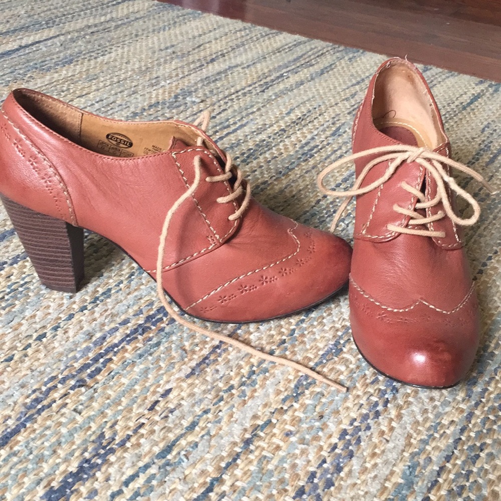 Fossil leather oxford heels, like-new!